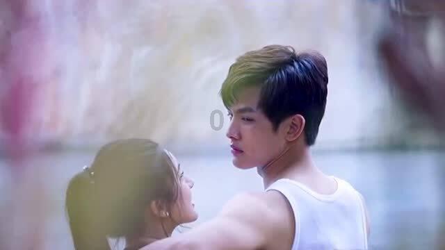 女朋友不愿意把我们合照发到朋友圈，可能的原因有什么？游戏画面